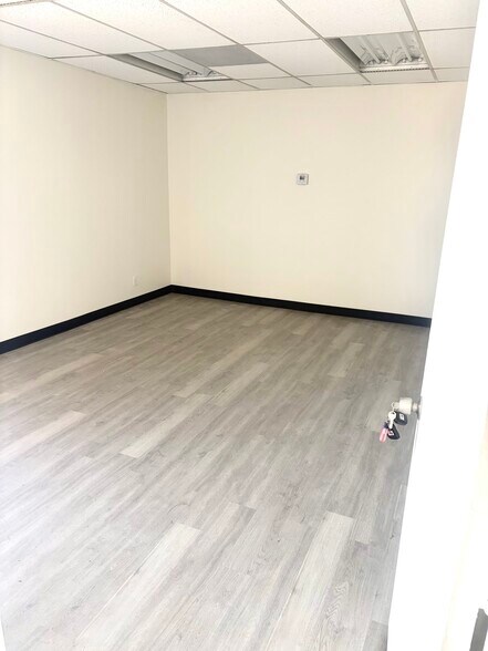 More Photos Of 7318-7320-7322 Valjean Ave, Van Nuys Warehouse For Lease