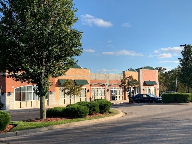 More Photos Of 7020 Huntley Rd, Carpentersville Storefront Retail Office For Lease