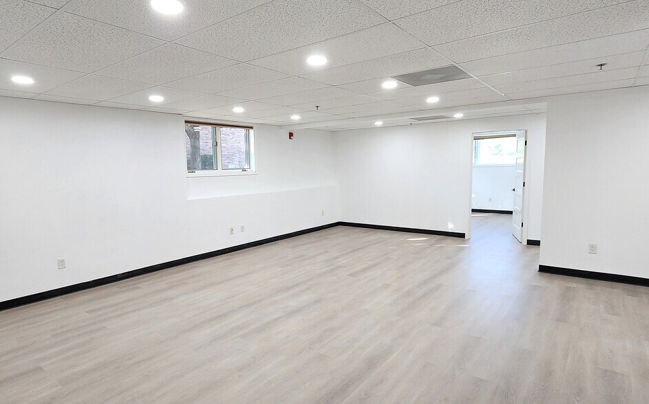 More Photos Of 42 Garden Ctr, Broomfield Office For Lease