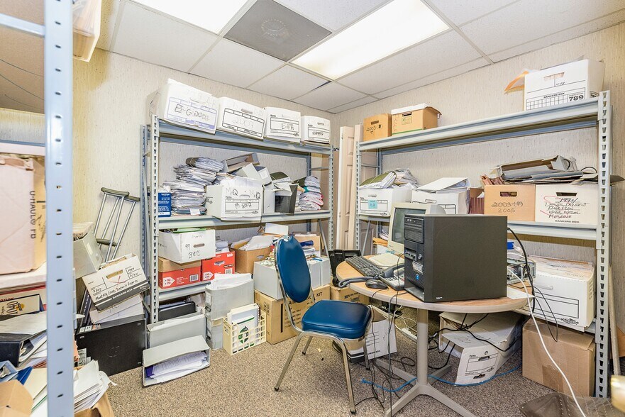 More Photos Of 18735 Ecorse Rd, Allen Park Office For Lease