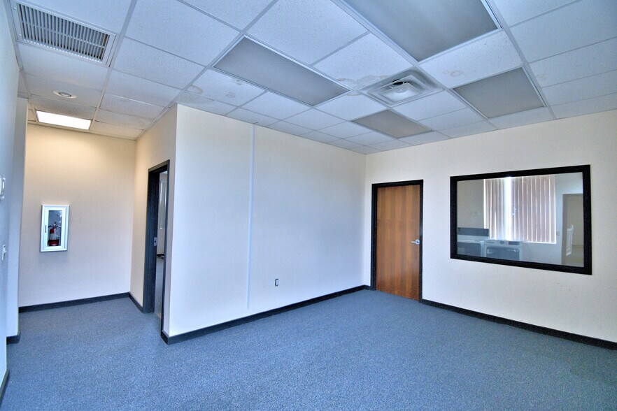 More Photos Of 43344 Highway 27, Davenport Coworking Space