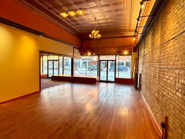 More Photos Of 2027 W Superior St, Duluth Storefront For Lease