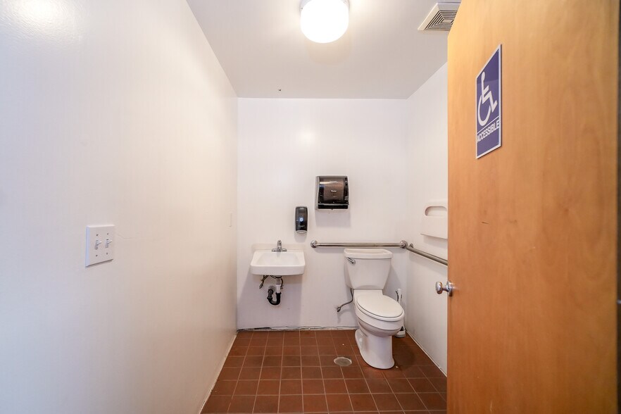 More Photos Of 2323 Nevin Ave, Richmond Auto Repair For Sale