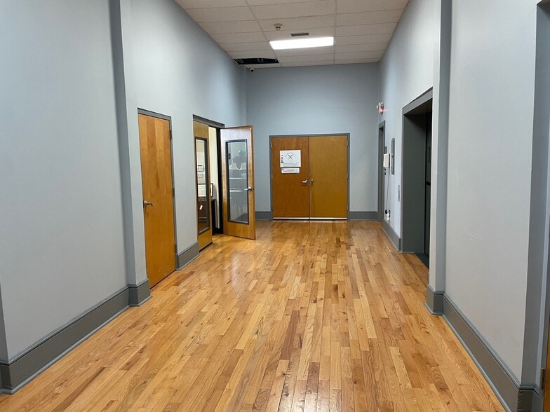 More Photos Of 114 Pearl St, Port Chester Light Distribution For Lease