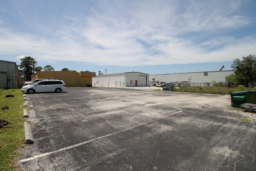 More Photos Of 2126 Andrea Ln, Fort Myers General Retail For Lease
