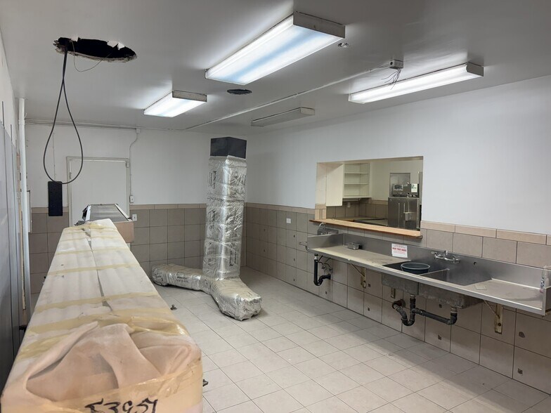 More Photos Of 1671 Simpson St, Kingsburg General Retail For Sale