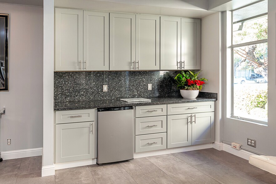 More Photos Of 2075 Pioneer Ct, San Mateo Medical For Sale