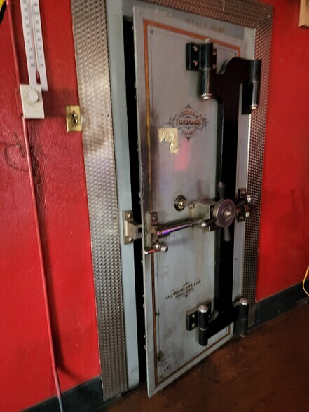 More Photos Of 710 2nd St, Chappell Restaurant For Sale