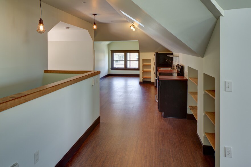 More Photos Of 1634 NW Everett St, Portland Apartments For Sale