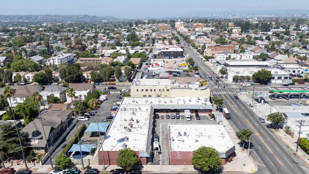 More Photos Of 1660 W Adams Blvd, Los Angeles Storefront For Sale