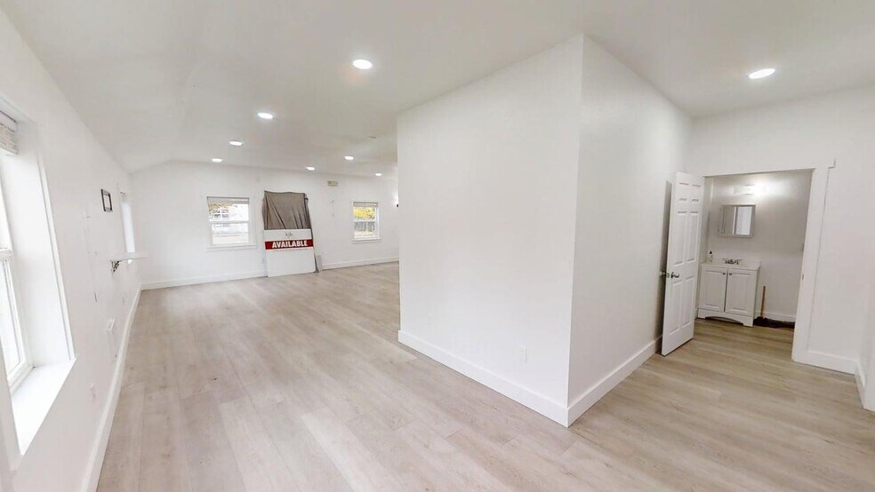 More Photos Of 11518 NE Sandy Blvd, Portland Apartments For Lease