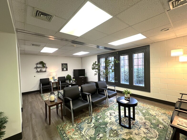 More Photos Of 31 S Lime St, Lancaster Medical For Lease