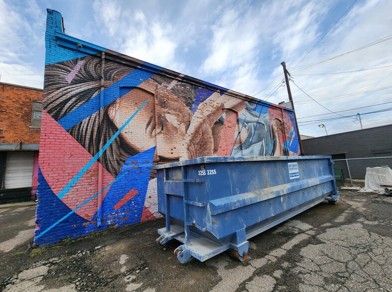 More Photos Of 1561 Adelaide St, Detroit Warehouse For Sale