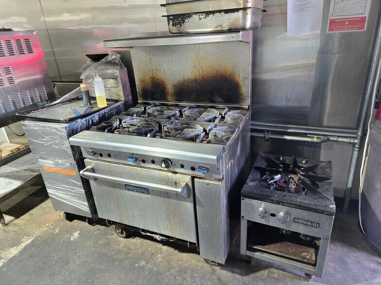 More Photos Of 60 E Wakea Ave, Kahului Warehouse For Lease