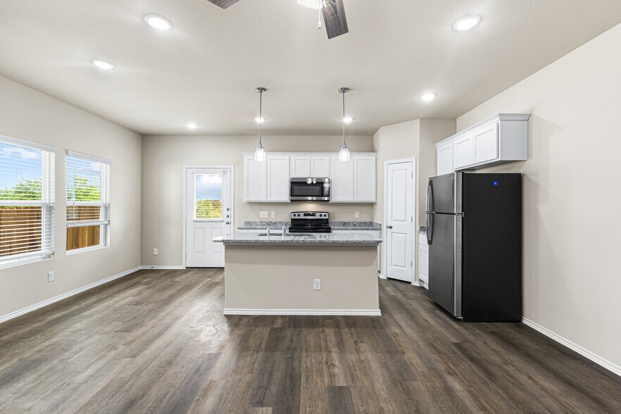 More Photos Of 8911 FM 1560, San Antonio Multifamily For Sale