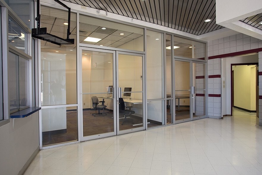 More Photos Of 3118 E McDowell Rd, Phoenix Office For Lease