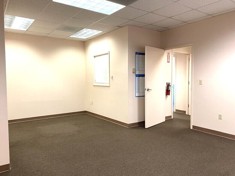 More Photos Of 15280 NW 79th Ct, Miami Lakes Office Residential For Lease