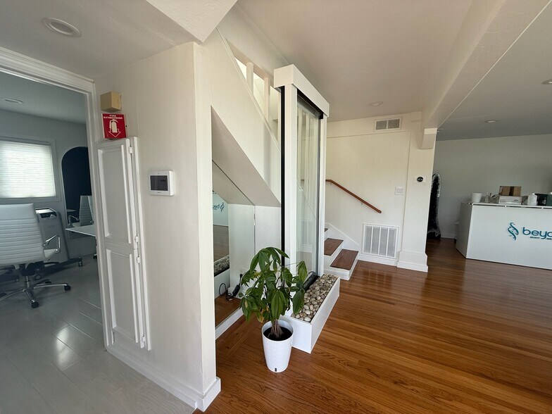 More Photos Of 7880 Exchange Pl, La Jolla Freestanding For Lease