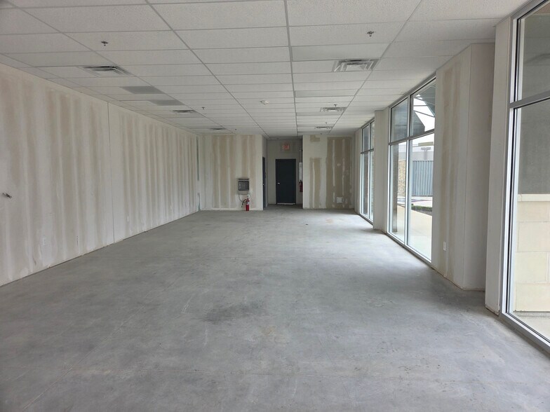 More Photos Of 6280 Tennyson Pkwy, Plano Storefront Retail Office For Lease