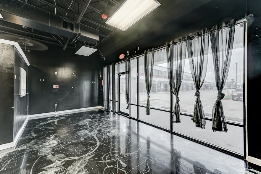 More Photos Of 324 Fm-1960 Rd, Houston General Retail For Sale