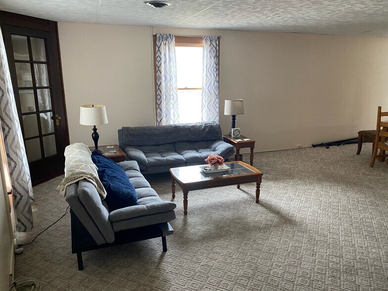 More Photos Of 102 N Main St, Albany Restaurant For Sale