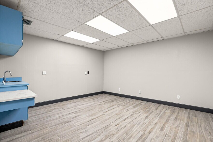 More Photos Of 901 N Grove St, Eustis Medical For Sale
