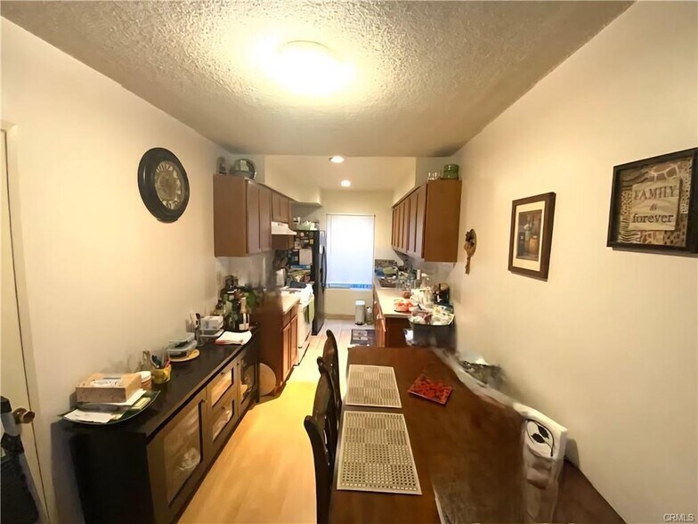 More Photos Of 5665 Franklin Ave, Los Angeles Apartments For Sale