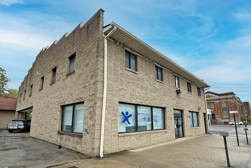 More Photos Of 114 S Maple St, Winchester Office For Lease