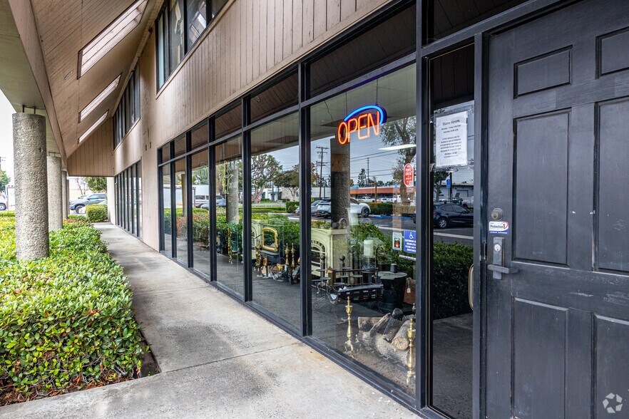 More Photos Of 940-1120 W Collins Ave, Orange Manufacturing For Lease