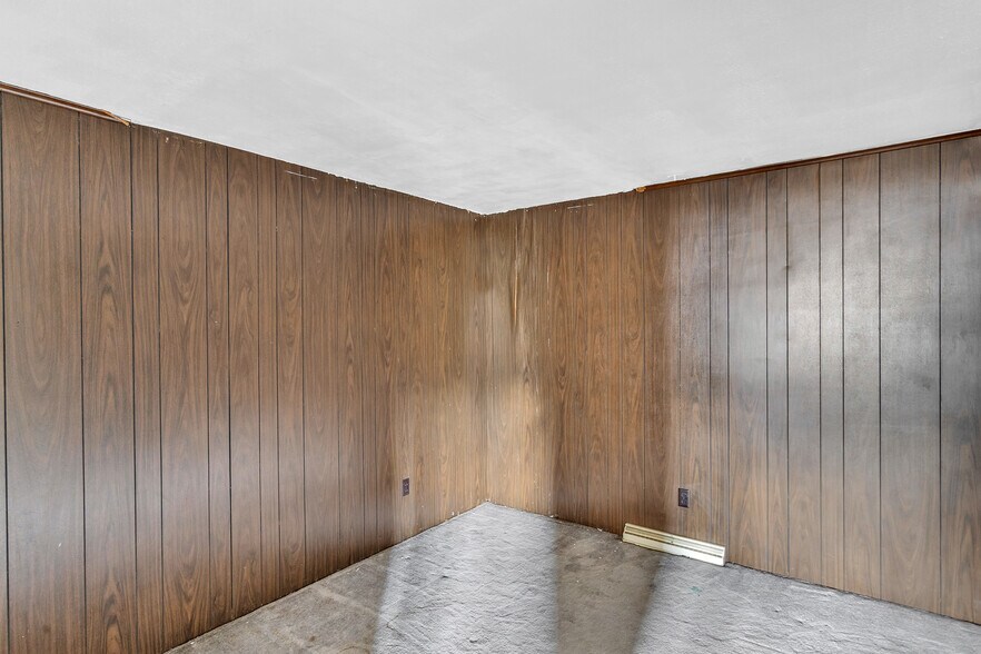 More Photos Of 110 E Pennsylvania Ave, New Stanton General Retail For Sale