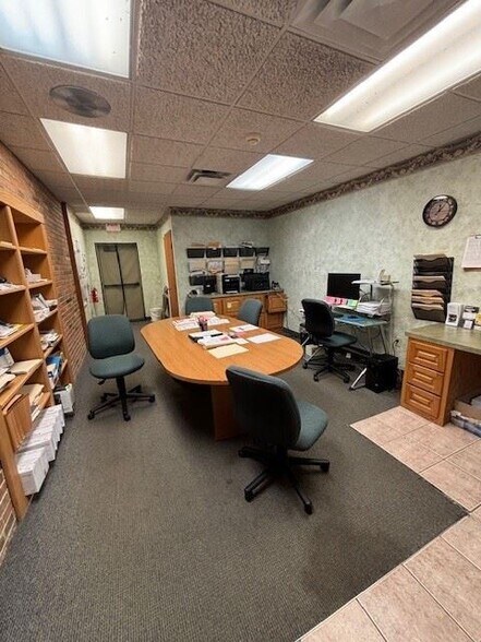 More Photos Of 7085 E Dr N, Battle Creek Office For Lease