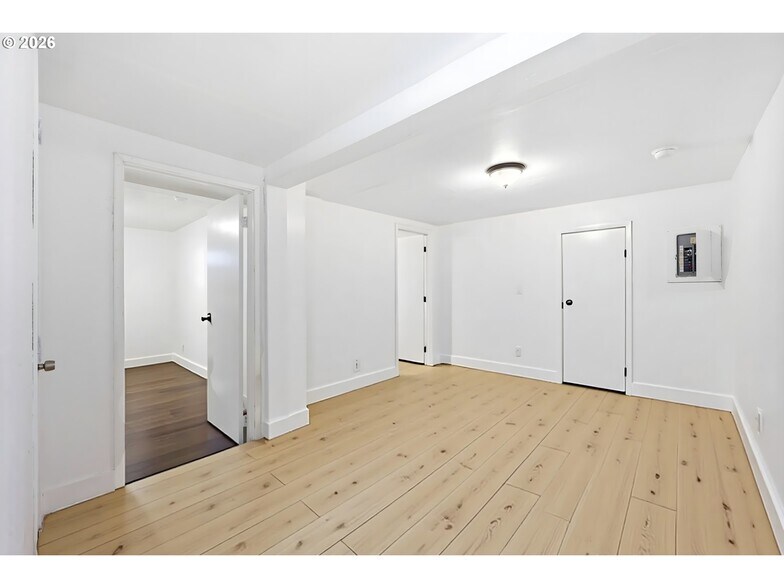 More Photos Of 11324 NE Sandy Blvd, Portland Hotel For Sale