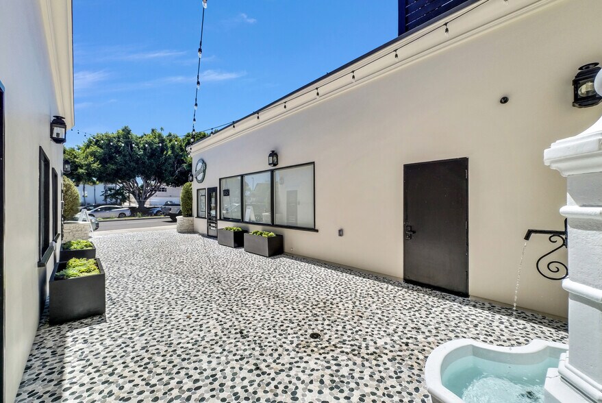 More Photos Of 3732-3734 E Coast Hwy, Corona Del Mar Storefront Retail Residential For Lease