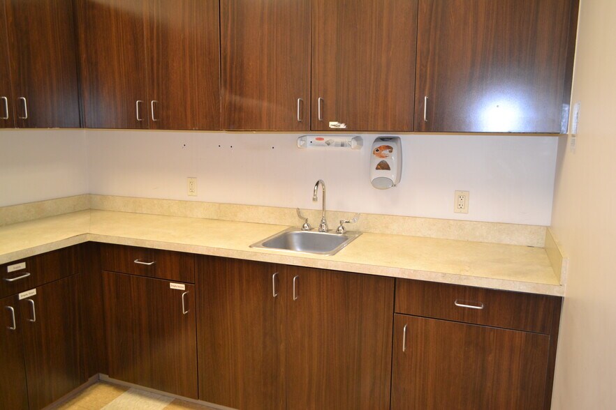 More Photos Of 17966 N Tamiami Trl, North Fort Myers Storefront Retail Office For Lease