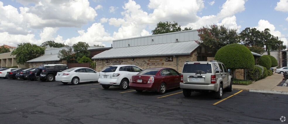 More Photos Of 711 W 38th St, Austin Unknown For Lease