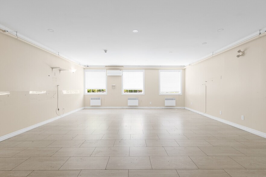 More Photos Of 21 Rue Messier, Mont-saint-hilaire Apartments For Sale