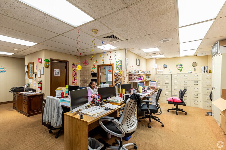 More Photos Of 125 Liberty St, Springfield Medical For Lease