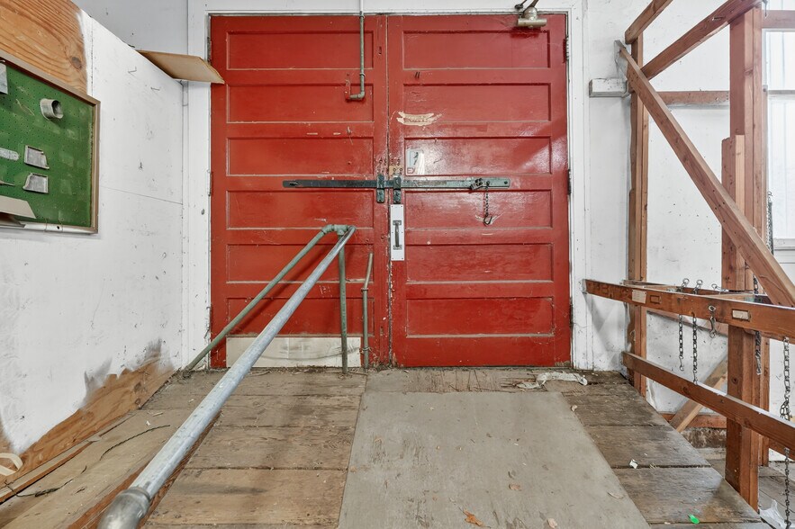 More Photos Of 360-362 Central Ave, Fillmore Storefront For Sale