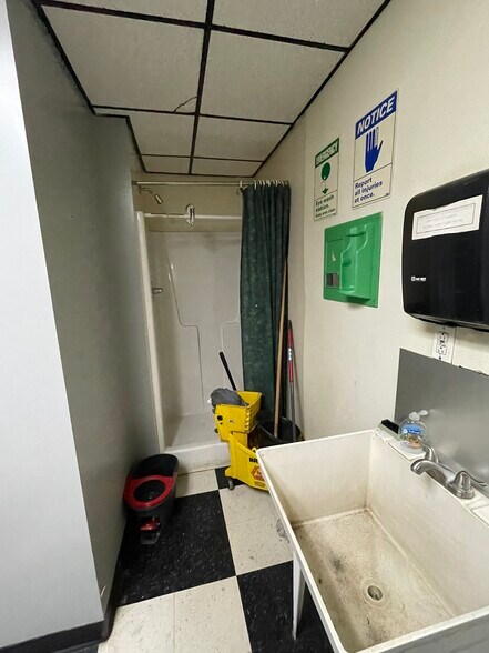 More Photos Of 8621 Fairview Rd, Charlotte Unknown For Lease