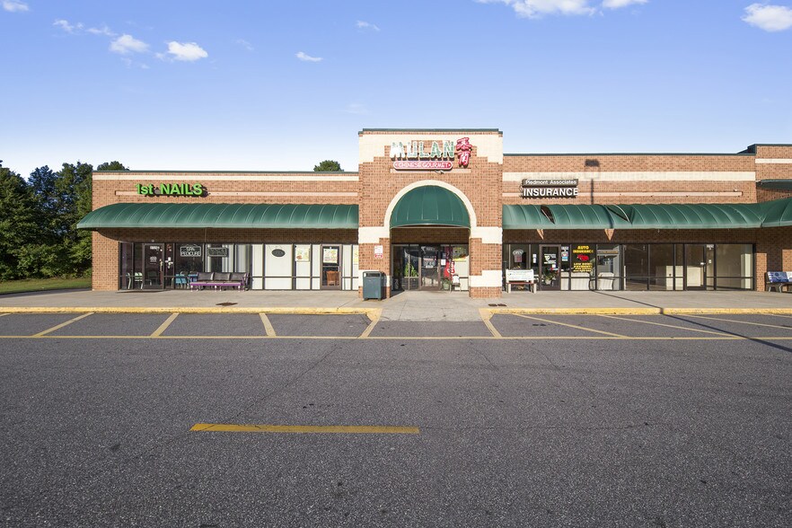 More Photos Of 2725 Northwest Blvd, Newton Unknown For Lease