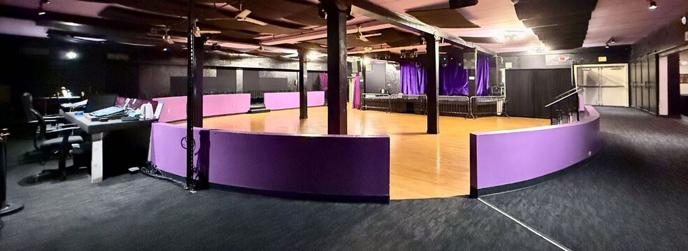 More Photos Of 615 SE Alder St, Portland General Retail For Sale