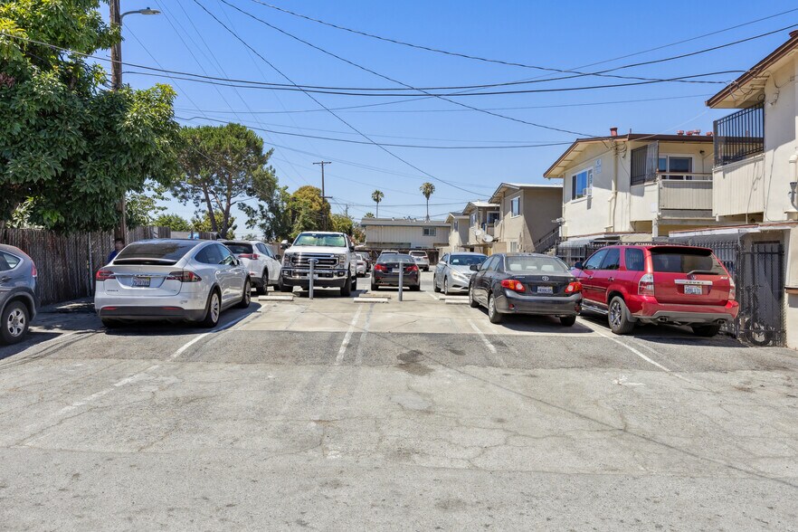 More Photos Of 263 La Pala Dr, San Jose Apartments For Sale