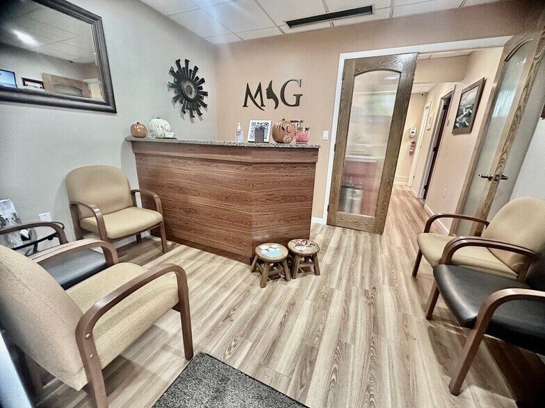 More Photos Of 4 Dearfield Dr, Greenwich Medical For Sale