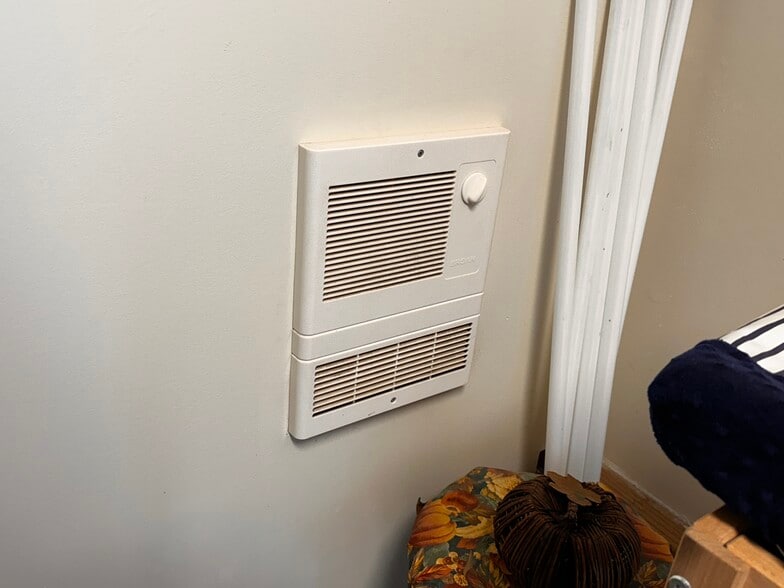 More Photos Of 522A S Main St, Broadway Flex For Sale