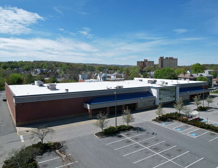 More Photos Of 50 Cambridge St, Worcester Supermarket For Lease