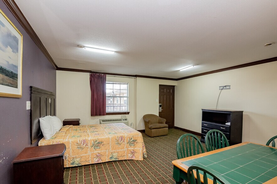 More Photos Of 3005 Houston Hwy, Victoria Hotel For Sale