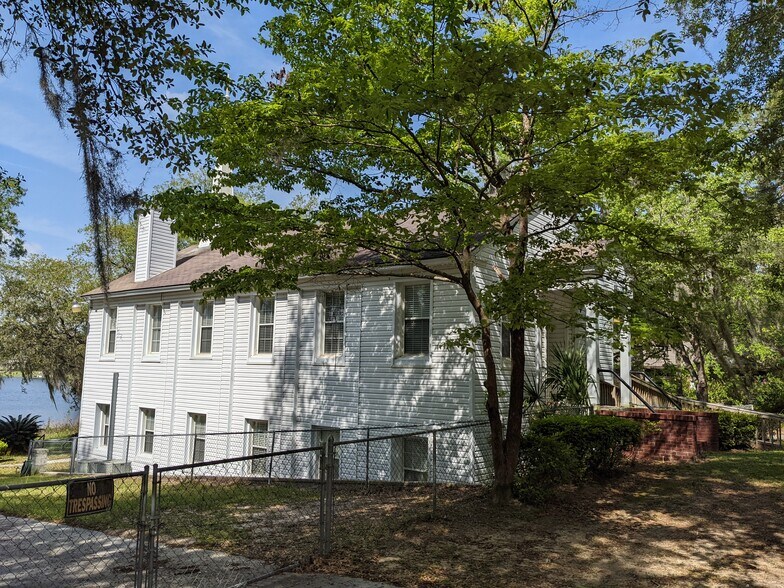 More Photos Of 5474 Worthington Triangle, Lake Park Religious Facility For Sale