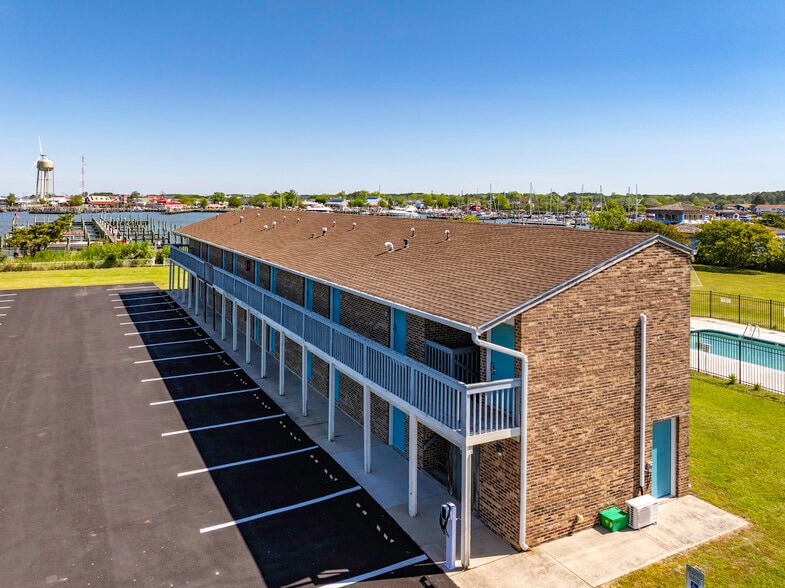 More Photos Of 700 Norris Harbor Dr, Crisfield Hotel For Sale