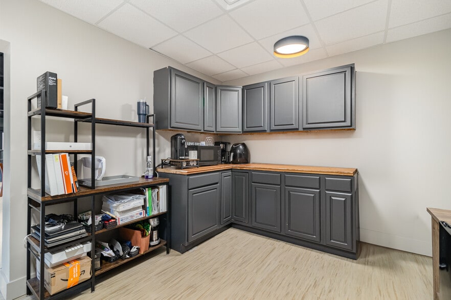 More Photos Of 1917 S Harbor City Blvd, Melbourne Office For Sale