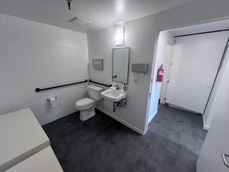 More Photos Of 1144 65th St, Emeryville Office For Lease